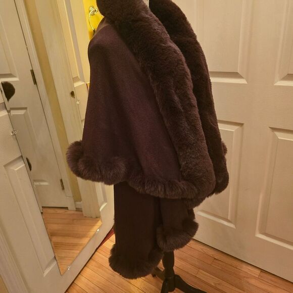 CHOCOLATE BROWN FAUX FUR LAYERED CAPE - Picture 2 of 7